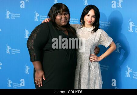 12. Februar 2011 - Hollywood, Kalifornien, USA - GABOUREY SIDIBE, ZOE KRAVITZ. Schreien, The Sky photocall.61st Berlin International Film Festival.Berlin, Germany.February 12, 2011.Ãƒâ€šÃ'Â© - Fotos, Inc. 2011.K67591RHARV (Credit Bild: Â © Roger Harvey/Globe Photos/ZUMAPRESS.com) Stockfoto