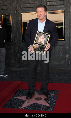 14. Februar 2011 erhält - Hollywood, Kalifornien, US - Schauspieler ALEC BALDWIN Stra auf dem Walk of Fame. (Kredit-Bild: © Lisa O'Connor/ZUMAPRESS.com) Stockfoto