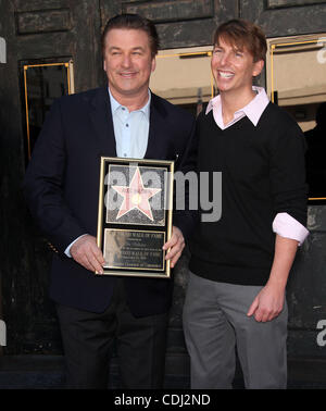 14. Februar 2011 erhält - Hollywood, Kalifornien, US - Schauspieler ALEC BALDWIN Stra auf dem Walk of Fame. (Kredit-Bild: © Lisa O'Connor/ZUMAPRESS.com) Stockfoto