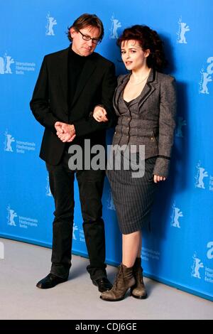 17. Februar 2011 - Hollywood, Kalifornien, USA - NIGEL SLATER, HELENA BONHAM CARTER. Toast Photocall.61st Berlin International Film Festival.Berlin, Germany.February 16, 2011.Â© .k67634rharv (Kredit-Bild: © Roger Harvey/Globe Photos/ZUMAPRESS.com) Stockfoto