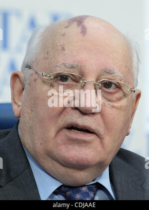 Moscow,Russia.former sowjetische Führer Mikhail Gorbachev am Februar 21,2011 bei der Pressekonferenz in Moskau Russland als eine Nachahmung der Demokratie beschrieben und beschuldigt, seine aktuellen Herrscher Dmitry Medvedev und Vladimir Putin von Hochmut und Verachtung für die Wähler in seiner schärfsten Kritik an der Regierung y Stockfoto