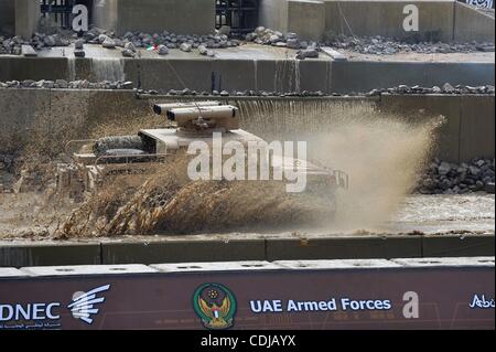 22. Februar 2011 ist die größte Verteidigung-Ausrüstung-Ausstellung im Nahen Osten - Abu Dhabi, Vereinigte Arabische Emirate - The International Defence Exhibition (IDEX) Abu Dhabi Arms Fair.  (Kredit-Bild: © PhotoXpress/ZUMAPRESS.com) Stockfoto