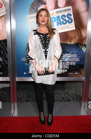 23. Februar 2011 - Hollywood, Kalifornien, USA - 23. Februar 2011 - Hollywood, Kalifornien, USA - Schauspieler CHRISTINA APPLEGATE Ankunft in "Hall Pass" Welt-Premiere auf der Cinerama-Dome statt. (Kredit-Bild: © Lisa O'Connor/ZUMAPRESS.com) Stockfoto