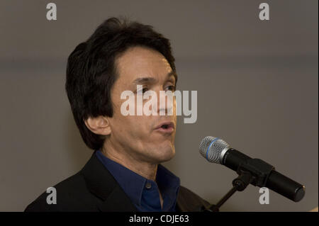 24. Februar 2011 - Schriftsteller und Radio show Host, Mitch Albom, haben Livonia, Michigan, USA - die Keynote-Rede bei einem Michigan Film Industrie Rathaus Treffen in Livonia, Michigan am 24. Februar 2011.  Michigan Gouverneur Rick Snyder schlägt vor, das Film-Steuer-Incentive-Programm mit 5 Millionen Cap auf f ersetzen Stockfoto