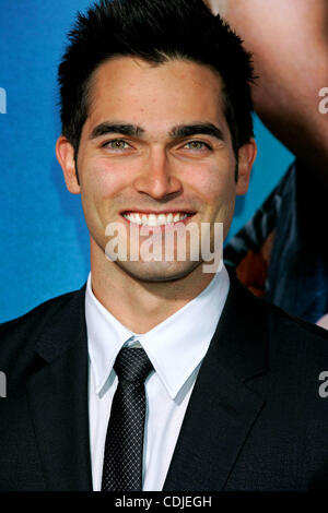 24. Februar 2011 - Hollywood, Kalifornien, US - TYLER HOECHLIN. Hall Pass Premiere. Cinerama Dome. Hollywood, CA. 24. Februar 2011. 2011.K67700RHARV (Kredit-Bild: © Roger Harvey/Globe Photos/ZUMAPRESS.com) Stockfoto