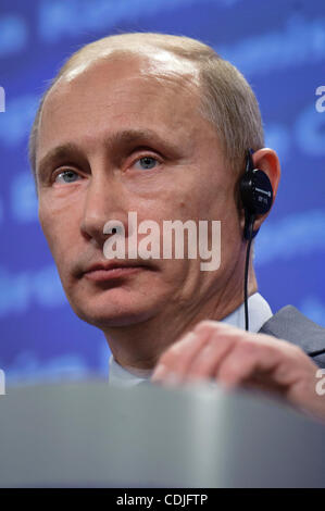 24. Februar 2011 - BXL, Brüssel, Belgien - Russlands Ministerpräsident Vladimir Putin befasst sich mit eine Pressekonferenz nach einem Treffen am Hauptsitz der Europäischen Union in Brüssel, Belgien am 2011-02-24 von Wiktor Dabkowski (Credit-Bild: © Wiktor Dabkowski/ZUMAPRESS.com) Stockfoto