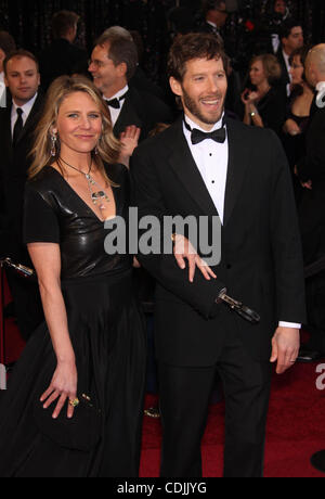 27. Februar 2011 - Hollywood, Kalifornien, USA - JESSICA treuen und ARON RALSTON kommt auf den Oscars 83rd Annual Academy Awards Oscar roten Teppich.  (Kredit-Bild: © Lisa O'Connor/ZUMAPRESS.com) Stockfoto