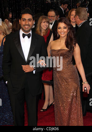 27. Februar 2011 - kommt Hollywood, Kalifornien, USA - OSCARS 2011 - Schauspielerin AISHWARYA RAI BACHCHAN tragen Armani auf dem roten Teppich für die 83rd Annual Academy Awards-Show. (Kredit-Bild: © Lisa O'Connor/ZUMAPRESS.com) Stockfoto