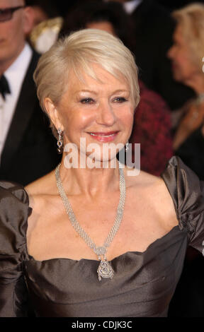 27. Februar 2011 kommt auf dem roten Teppich Oscars 83rd Annual Academy Awards Oscar - Hollywood, Kalifornien, US - Schauspielerin HELEN MIRREN trägt ein Kleid von Vivienne Westwood.  (Kredit-Bild: © Lisa O'Connor/ZUMAPRESS.com) Stockfoto