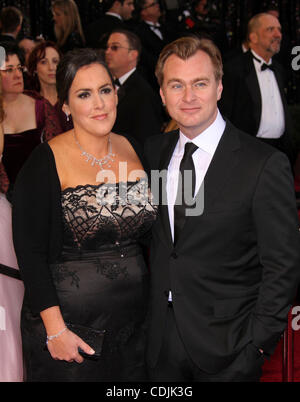 27. Februar 2011 kommen - Hollywood, Kalifornien, USA - Produzent EMMA THOMAS und Regisseur CHRISTOPHER NOLAN auf dem roten Teppich Oscar bei der 83. Academy Awards, The Oscars vor Kodak Theatre. (Kredit-Bild: © Lisa O'Connor/ZUMAPRESS.com) Stockfoto