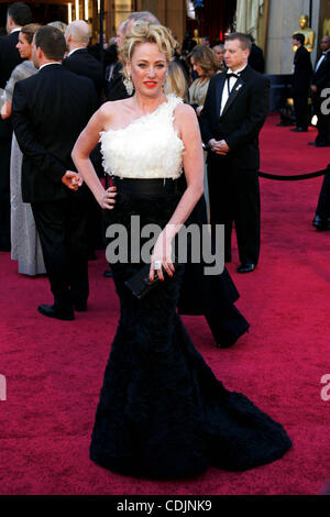 28. Februar 2011 - Hollywood, Kalifornien, Vereinigte Staaten - VIRGINIA MADSEN.83rd Annual Academy Awards - Oscars.Kodak Theatre.Hollywood, Ca.March 27, 2011.Phoo von - Fotos, iNC. 2011.K67709RHARV (Kredit-Bild: © Roger Harvey/Globe Photos/ZUMAPRESS.com) Stockfoto