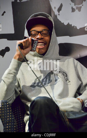 März 2 2011, Philadelphia Pa-USA-Rapper und Komponist, WIZ KHALIFA, am Xfinity Performance Theater in Philadelphia. Lokale Radiosender Power 99FM gestreamt live Internet Interview für seine Fans. (Kredit-Bild: (c) Ricky Fitchett/ZUMA Press) Fotograf: Ricky Fitchett Source: Ricky Fitchett Stockfoto