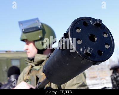 3. März 2011 - Krasnodar, Russland - Training der Spetsnaz Kämpfer. Spetsnaz russische spezielle Purpuse Einheit "Akula" (Englisch: Shark) des Innenministeriums Krasnodar zwingt. Spetsnaz oder Specnaz ist buchstäblich "Kraft der Zweckgesellschaft". (Kredit-Bild: © PhotoXpress/ZUMAPRESS.com) Stockfoto