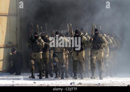 3. März 2011 - Krasnodar, Russland - Training der Spetsnaz Kämpfer. Spetsnaz russische spezielle Purpuse Einheit "Akula" (Englisch: Shark) des Innenministeriums Krasnodar zwingt. Spetsnaz oder Specnaz ist buchstäblich "Kraft der Zweckgesellschaft". (Kredit-Bild: © PhotoXpress/ZUMAPRESS.com) Stockfoto