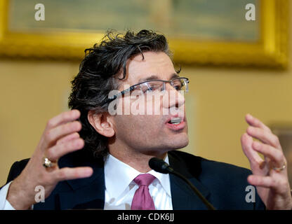 10. März 2011 - Washington, District Of Columbia, USA - ZUHDI JASSER, ein Arzt, Präsident und Gründer des amerikanischen islamischen Forums für Demokratie bezeugt vor einer Anhörung Verfassungsschutz '' das Ausmaß der Radikalisierung in der amerikanischen moslemischen Gemeinschaft und die Gemeinschaft " Stockfoto