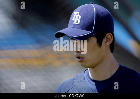 11. März 2011 - Port Charlotte, FL, USA - OT 334859 FOUN RAYS 12.EDMUND D. Brunnen | Zeiten. (11.03.2011 Port Charlotte) Neues Tampa Bay Rays Shortstop Hak-Ju Lee nimmt das Feld beim Training am 11. März 2011 in Port Charlotte. Die Tampa Bay Rays verloren, die Pittsburgh Pirates 8-7 am 11. März 2011 Stockfoto