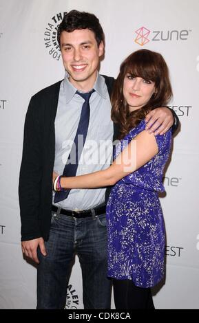 12. März 2011 - Hollywood, Kalifornien, US - PaleyFest 2011--'' Freaks and Geeks / Schwarzarbeit '' Reunion im Saban Theatre in Beverly Hills, CA 2011 3/12/11 2011..JOHN FRANCIS DALEY, CARLA GALLO. K67788SK (Kredit-Bild: © Scott Kirkland/Globe Photos/ZUMAPRESS.com) Stockfoto