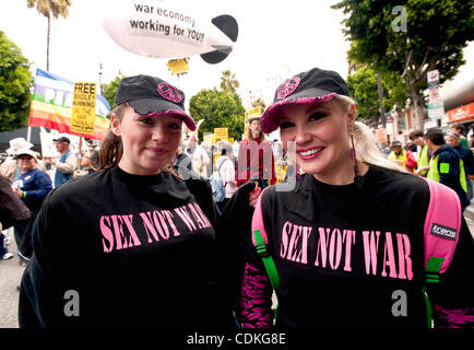 19. März 2011 - Hollywood, Kalifornien, USA - besuchen Tausende eine Anti-Kriegs-Kundgebung organisiert von einem Bündnis aus progressive Gruppen aus dem Großraum Los Angeles. Stockfoto