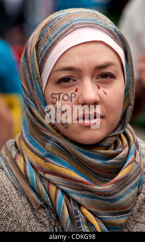 19. März 2011 - Hollywood, Kalifornien, USA - besuchen Tausende eine Anti-Kriegs-Kundgebung organisiert von einem Bündnis aus progressive Gruppen aus dem Großraum Los Angeles. Stockfoto