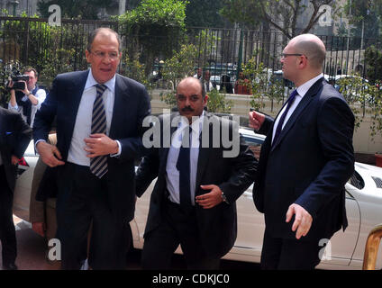 Generalsekretär der arabischen Liga Amr Moussa trifft mit der russische Außenminister Sergei Lavrov Hauptquartier der arabischen Liga in Kairo, Ägypten, 21. März 2011. Der russische Außenminister Sergei Lavrov ist auf einer Tour durch den Nahen Osten zu Gesprächen über die politische Krise in der Region und die westliche coalitio Stockfoto