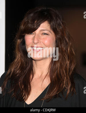 21. März 2011 kommt - West Hollywood, Kalifornien, USA - Catherine Keener für die Premiere des Films "Trust" an der DGA-Theater. (Kredit-Bild: © Lisa O'Connor/ZUMAPRESS.com) Stockfoto