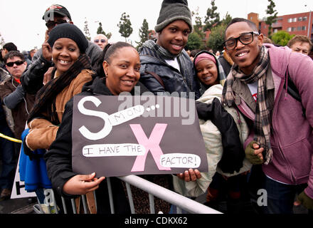 27. März 2011 - Los Angeles, Kalifornien, USA - Möchtegern-Stars warten ihrerseits ins Los Angeles Sports Arena zum Vorsprechen für Simon Cowell "X Factor". Stockfoto