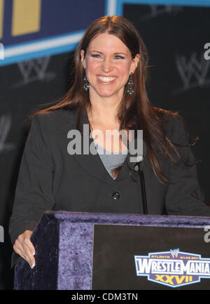 30. März 2011 - New York, New York, USA - STEPHANIE MCMAHON besucht die WrestleMania XXVll Pressekonferenz im Hard Rock Cafe. (Bild Kredit: Nancy Kaszerman/ZUMAPRESS.com ©) Stockfoto