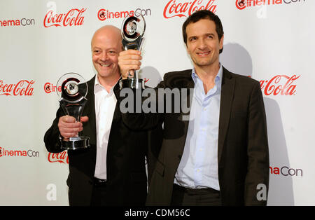 31. März 2011 kommt - Las Vegas, Nevada, USA - Produzenten DAVID BARRON (L) und DAVID HEYMAN, dem CinemaCon Hall Of Fame Award an den großen Bildschirm Achievement Awards im Caesars Palace während CinemaCon, dem offiziellen Übereinkommen von der National Association of Theater Owners am 31. März, 20 Stockfoto