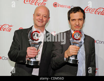 31. März 2011 kommt - Las Vegas, Nevada, USA - Produzenten DAVID BARRON (L) und DAVID HEYMAN, dem CinemaCon Hall Of Fame Award an den großen Bildschirm Achievement Awards im Caesars Palace während CinemaCon, dem offiziellen Übereinkommen von der National Association of Theater Owners am 31. März, 20 Stockfoto