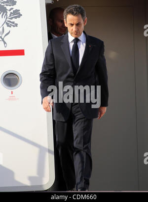 31. März 2011 kommt - Tokyo, Japan - der französische Präsident Nicolas Sarkozy am Flughafen Tokio-Haneda auf Donnerstag, 31. März 2011 in Tokio, Japan. (Kredit-Bild: © Koichi Kamoshida/Jana Press/ZUMAPRESS.com) Stockfoto