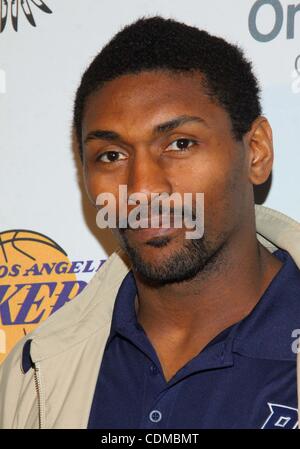 3. April 2011 - Los Angeles, Kalifornien, USA - Ron Artest.Lakers Casino Night präsentiert von Pechanga Resort Casino & OneWest Bank im Staples Center, Los Angeles, CA. 3 April - 2011 statt. (Kredit-Bild: © TLeopold/Globe Photos/ZUMAPRESS.com) Stockfoto