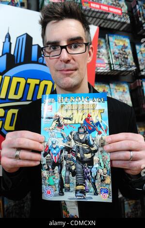 5. April 2011 - Manhattan, New York, USA - Marvel Comics Herausgeber BILL ROSEMAN spricht als der FDNY und Marvel Comics enthüllen ein neues Feuer Sicherheit-Comic-Buch mit Captain America und Spider-Man auf einer Pressekonferenz in Midtown Comics. (Bild Kredit: Bryan Smith/ZUMAPRESS.com ©) Stockfoto