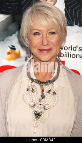 5. April 2011 - New York, New York, US - Schauspielerin HELEN MIRREN besucht die New Yorker Premiere von "Arthur" bei Ziegfeld Theater statt. (Bild Kredit: Nancy Kaszerman/ZUMAPRESS.com ©) Stockfoto