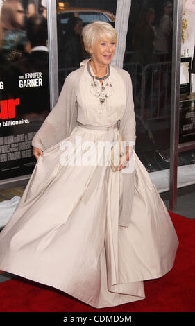 5. April 2011 - New York, New York, US - Schauspielerin HELEN MIRREN besucht die New Yorker Premiere von "Arthur" bei Ziegfeld Theater statt. (Bild Kredit: Nancy Kaszerman/ZUMAPRESS.com ©) Stockfoto
