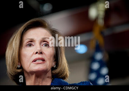 7. April 2011 spricht - Washington, District Of Columbia, USA - House Minority Leader NANCY PELOSI (D -CA) zu den Medien über die bevorstehende Schließung der Regierung, wenn Kongress auf dieser Jahre Haushalt nicht zu einer Einigung kommt. (Bild Kredit: Pete Marovich/ZUMAPRESS.com ©) Stockfoto