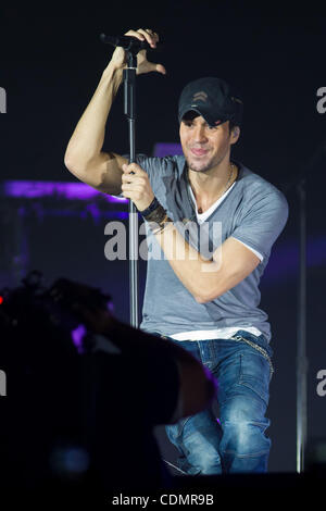 Spanisch pop star Enrique Iglesias die live in der Olimpiisky Arena in Moskau. Stockfoto