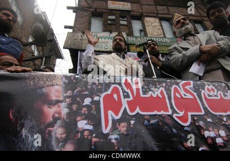 15. April 2011 - Srinagar, spricht Kaschmir, Indien - alle Parteien Hurriyat Conference (APHC) Vorsitzender MIRWAIZ UMAR FAROOQ bei Protest gegen die Tötung von religiöser Führer Mulana Eltern Shah in Srinagar, der Sumeer Capiatl der indischen Teil Kaschmirs. Mulana Eltern Shah starb in eine Bombe außerhalb Stockfoto