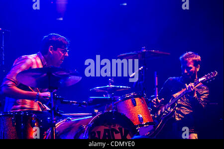 15. April 2011 - Indio, Kalifornien, USA - The Black Keys führen auf die 2011 Coachella Music and Arts Festival in der Empire Polofeld in Indio, Kalifornien statt. (Kredit-Bild: © Gerry Maceda/Southcreek Global/ZUMAPRESS.com) Stockfoto