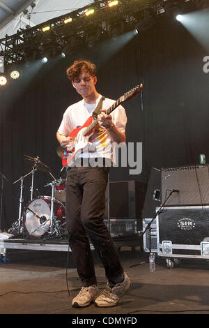 15. April 2011 - Indio, Kalifornien, USA - The Drums führt auf die 2011 Coachella Music and Arts Festival im Empire Polo Club In Indio, Kalifornien statt. (Kredit-Bild: © Gerry Maceda/Southcreek Global/ZUMAPRESS.com) Stockfoto