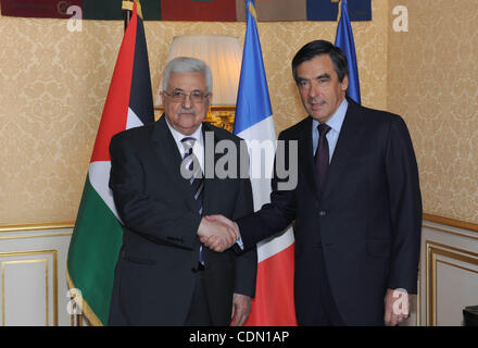 Palästinenserpräsident Mahmoud Abbas (Abu Mazen) während eines Treffens mit französischen Premierminister Francois Fillon in der Hauptstadt von Frankreich von Paris am 21. April 2011. Foto von Thaer Ganaim Stockfoto