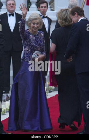 28. April 2011 - besuchen London, Spanien - Sie vor der Hochzeit Abendessen im Mandarin Oriental Hyde Park am 28. April 2011 in London, England. (Bild Kredit: Jack Abuin/ZUMAPRESS.com ©) Stockfoto