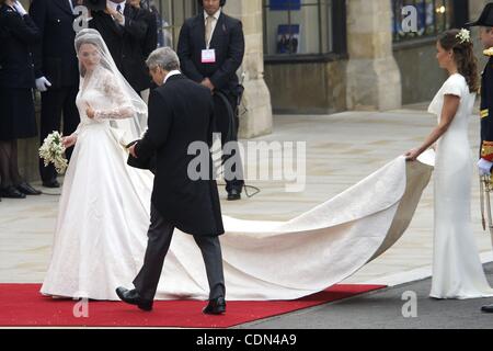 29. April 2011 gilt - Londres, Spanien - Catherine Middleton Ankunft für die königliche Hochzeit von Prinz William, Catherine Middleton in der Westminster Abbey am 29. April 2011 in London, England. Die Ehe von der zweiten in der britischen Thronfolge ist durch den Erzbischof von Canterbury und w geführt werden Stockfoto