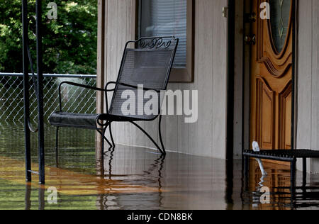 Ein Haus überschwemmt von den Mississippi River Crest in Memphis, Tennessee USA am 10. Mai 2011.  Nach Ansicht von Experten der Fluss erreicht seinen höchsten Punkt am frühen Morgen und hat Straßen, Häuser und Geschäfte in der gesamten Region Überschwemmungen wurde. Stockfoto