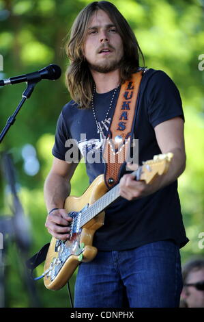 Country-Musik Künstler und Sohn von Willie Nelson, spielte Lukas Nelson ein live-Konzert während eines Teils des Willie Nelsons Land Throwdown Event bei den Pozo Saloon in Pozo, CA. am 25. Juni 2011. (Kredit-Bild: © John Pyle/Cal Sport Media/ZUMAPRESS.com) Stockfoto