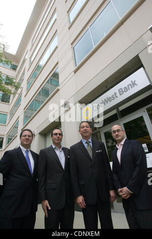 Vom linken OneWest Bankmanager Brian Brooks (stellvertretender Vorsitzender), Steven Mnuchin (Vorsitzender), Joseph Otting (CEO) und David Fawer (stellvertretender Vorsitzender). (Foto von Ringo Chiu / Zuma Press) Stockfoto