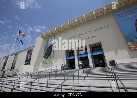 7. Juli 2011 - Los Angeles, Kalifornien, USA - Eingang zum Natural History Museum of Los Angeles County, Exposition Park, Los Angeles, Kalifornien, USA (Kredit-Bild: © Kayte Deioma/ZUMAPRESS.com) Stockfoto