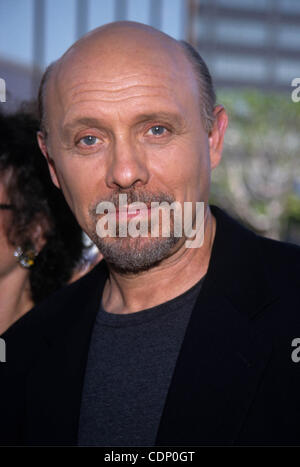 11. Juli 2011 - Hollywood, Kalifornien, US - K16197TR. HECTOR ELIZONDO.'' Runaway Bride'' Premiere.Westwood, CA. 1999 (Kredit-Bild: © Tom Rodriguez/Globe Photos/ZUMAPRESS.com) Stockfoto