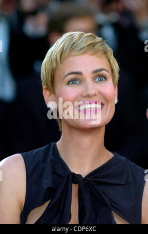 15. Mai 2011 - Cannes, Frankreich - Schauspielerin JUDITH GODRECHE besucht "The Artist" Premiere am Palais des Festivals während der 64. Filmfestspiele von Cannes. (Kredit-Bild: © Frederic Injimbert/ZUMAPRESS.com) Stockfoto