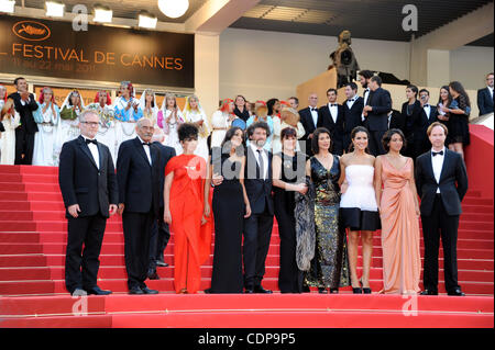 21. Mai 2011 - Cannes, Frankreich - Schauspielerin LEILA BEKHTI, Regisseur RADU MIHAILEANU, BIYOUNA, besucht HIAM ABBAS und SABRINA die Premiere für "The Source" während der Filmfestspiele von Cannes. (Kredit-Bild: © Frederic Injimbert/ZUMAPRESS.com) Stockfoto