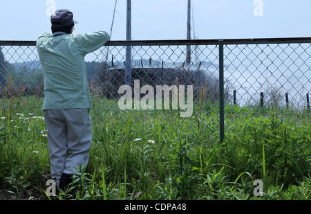 4. Juni 2011 - Fukushima, Japan - Thermalquelle aus einem Luftloch von einer Kohlengrube in Iwaki City liegt etwa 50 km von Fukushima Daiichi Atomkraftwerk in Fukushimapräfektur, Japan kommt. Die Magnitude 6 Erdbeben ereignete sich nach 11 April heiß gemacht Frühjahr herauskommen aus neue Spots wo t Stockfoto